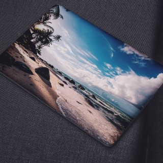 Ruhiger Strand mit Wolken Laptop-Aufkleber – 1