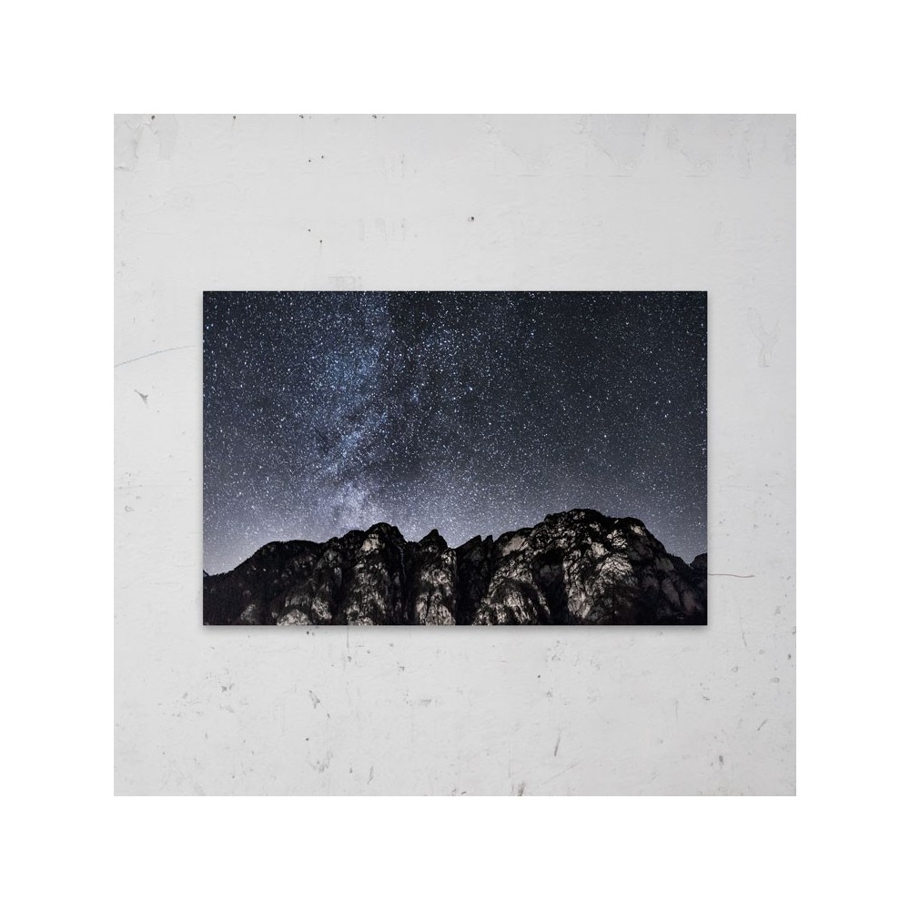 Dunkle Berge, helle Sterne auf Aluminium – 1