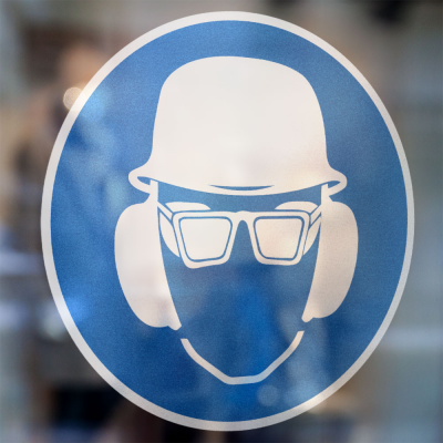 Gebodspictogram Helm, bril en oorkap verplicht sticker - 3 Gebodspictogram Helm, bril en oorkap verplicht sticker - 3