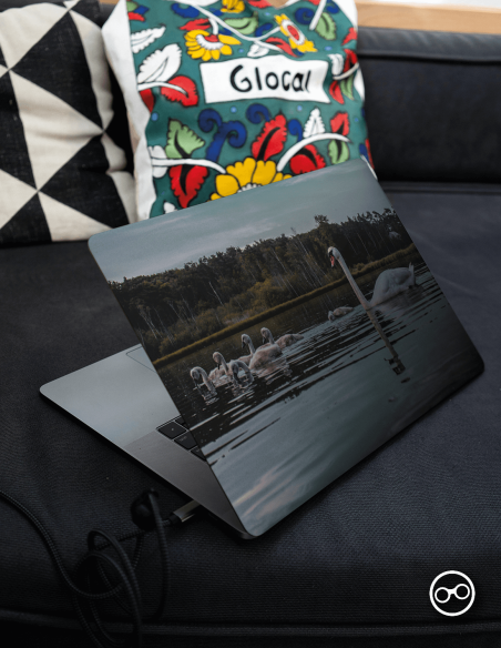 Zwaan Met Jongen Laptop Sticker - 1