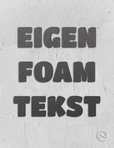 De Bedenk en ontwerp je eigen Foam tekst aan een moderne muur.
