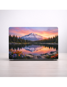 Laptop met eigen ontworpen sticker op de achterkant van het scherm 2