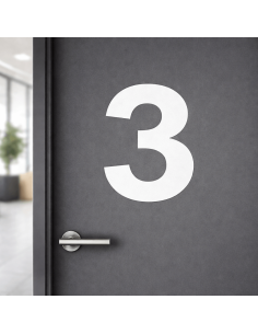 Cijfer sticker Arial 3 aangebracht op strakke deur