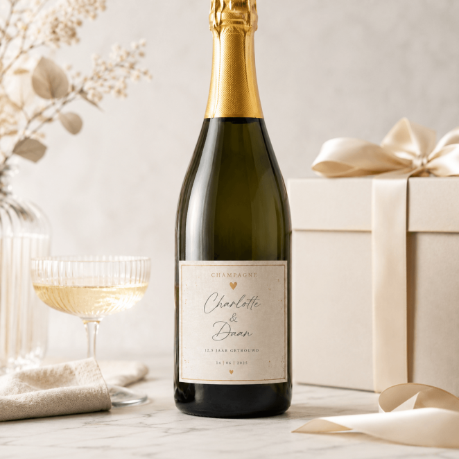 Gepersonaliseerd champagne etiket als cadeau op champagnefles