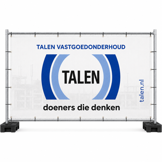 Bouwhekdoek van winddoorlatend meshdoek gemonteerd in een verzinkt bouwhek op witte achtergrond.