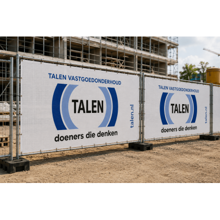 Bouwhekdoeken toegepast rondom een actieve bouwplaats als werfafscherming en reclame-uiting.