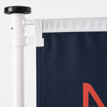 Detail van de band en haak van een baniervlag